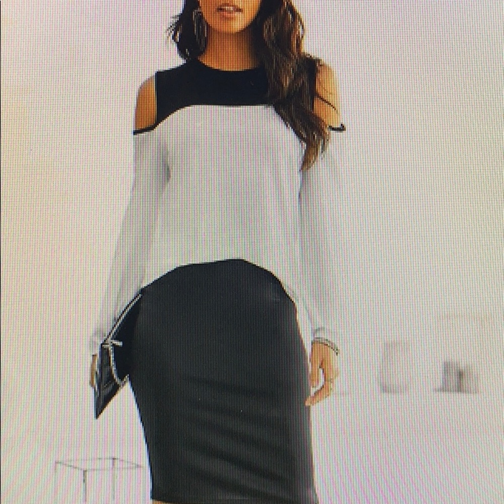 Venus white/black cold shoulder top. Size M EUC
